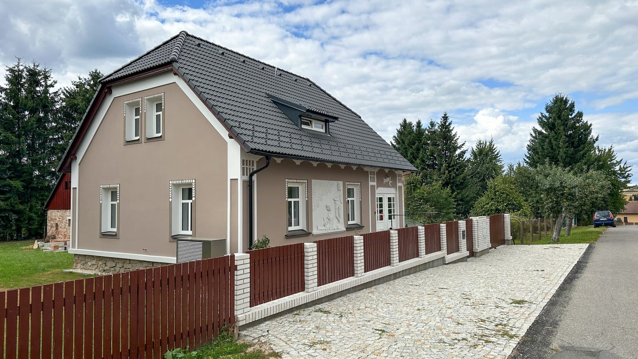 Duškova vila v Opařanech – pohled z ulice